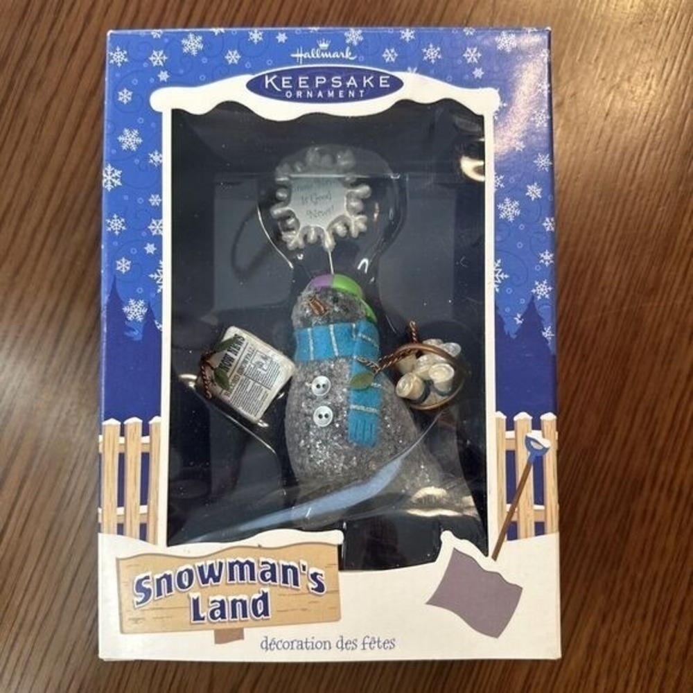 Hallmark Snowman's Land "Snow News Is Good News!" Keepsake Ornament 2003 NOS